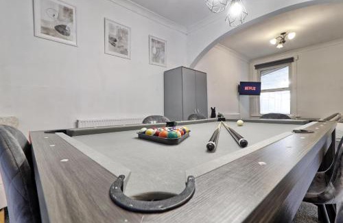 Southend-on-Sea Casa | Beautiful Spacious four bedroom house with parking for 2 cars, 5 minute walk to southend station