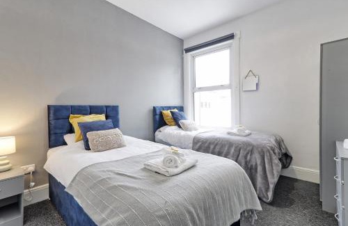 Southend-on-Sea Casa | Beautiful Spacious four bedroom house with parking for 2 cars, 5 minute walk to southend station