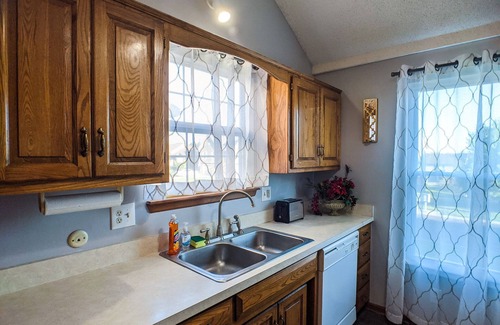 Overland Park Casa | Beautiful | spacious | clean house for families #2