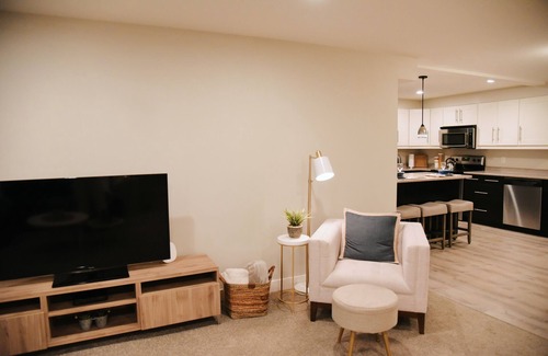 Lower Sumas Mountain Casa | Beautiful & Spacious 2 Bedroom Suite available for short term rental