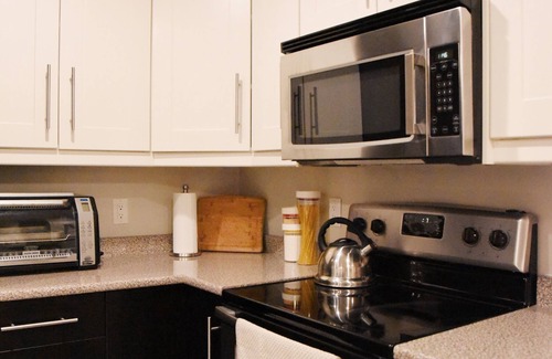 Lower Sumas Mountain Casa | Beautiful & Spacious 2 Bedroom Suite available for short term rental