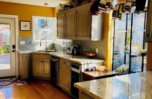 East Richmond Casa | Beautiful & spacious 3bd / 2 bath with Bay views close to park and BART