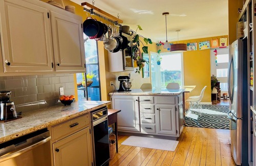East Richmond Casa | Beautiful & spacious 3bd / 2 bath with Bay views close to park and BART