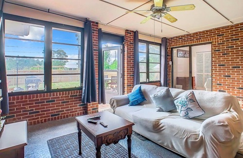 Port Malabar Casa | Beautiful Spacious 4 bedrooms Brick Villa- Pet Friendly