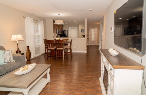 Southeast Raleigh Casa | Beautiful spacious 4 bedroom house , sleeps 10+