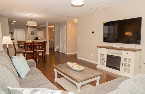 Southeast Raleigh Casa | Beautiful spacious 4 bedroom house , sleeps 10+