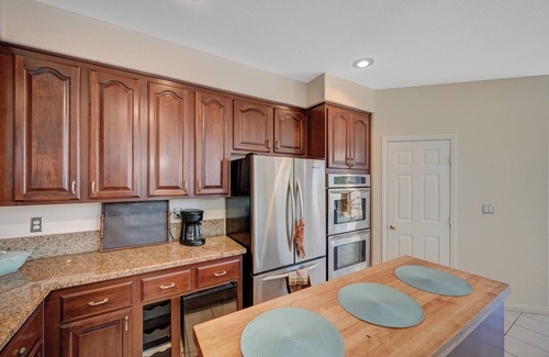 Spring Mountain Ranch Casa | Beautiful Spacious 5-bedroom bungalow in vibrant Las Vegas with WiFi, AC