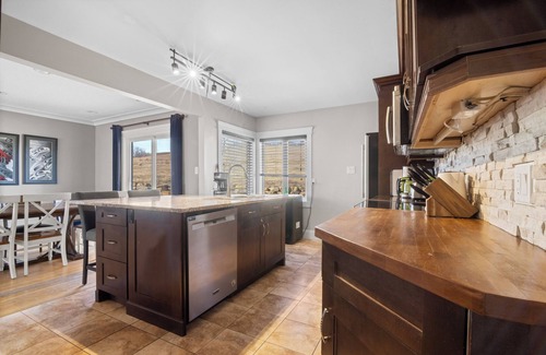 Calgary Casa | Hermosa espaciosa superficie de 6 dormitorios