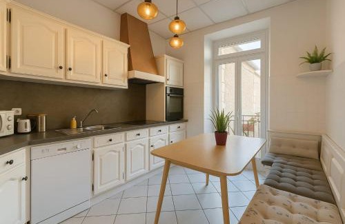 Lepante Quarter Apartamento | Beautiful spacious air conditioned apartment - center