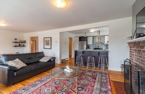 Bedford Apartamento | Beautiful & Spacious Apt, AC