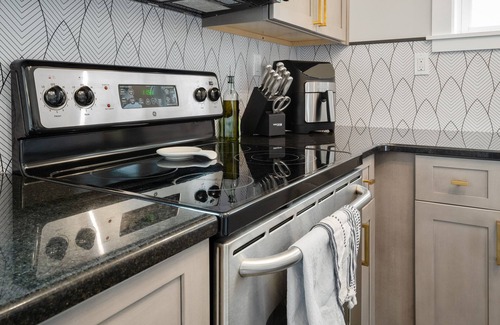 Northampton Casa | Beautiful & Spacious Bungalow - Near Zoo-Downtown