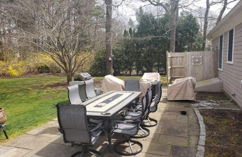 Cotuit Casa | Beautiful spacious Cape Cod house with a large and private yard near beaches