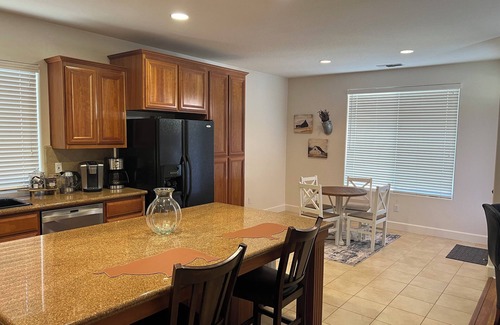 Tulare Casa | Beautiful spacious City Home