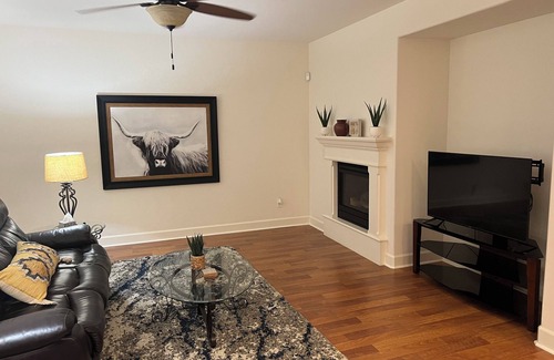 Tulare Casa | Beautiful spacious City Home