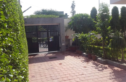 Jaipur District Villa | Hermoso, espacioso, familiar