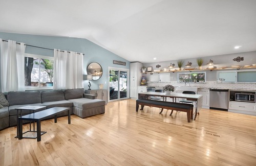 St. Peters Casa | Beautiful+Spacious+FencedYard🐕Grill+Patio+Walk2Park+27MileBikeTrail🚴‍♀️