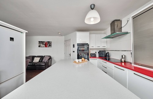 Portstewart Casa | Beautiful Spacious House with Hot Tub & Sauna, Near the Beach!
