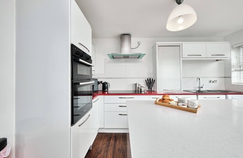 Portstewart Casa | Beautiful Spacious House with Hot Tub & Sauna, Near the Beach!