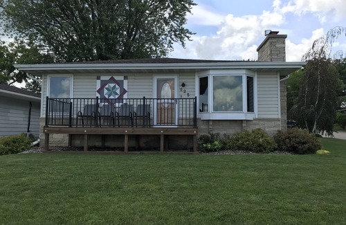 Lake City Casa | Beautiful spacious house with spectacular views of Lake Pepin