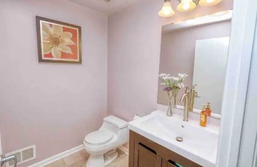 Bronzeville Casa | Beautiful Spacious home minutes from Downtown Chicago