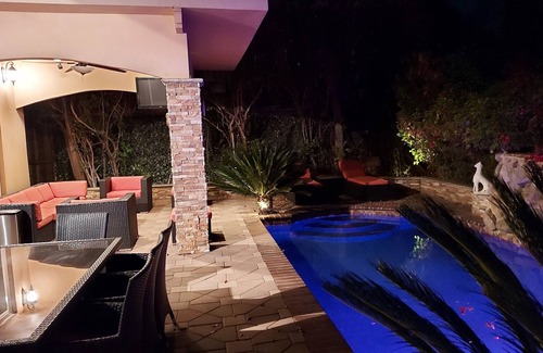 Encino Casa | Beautiful spacious home/salt water pool in Encino.