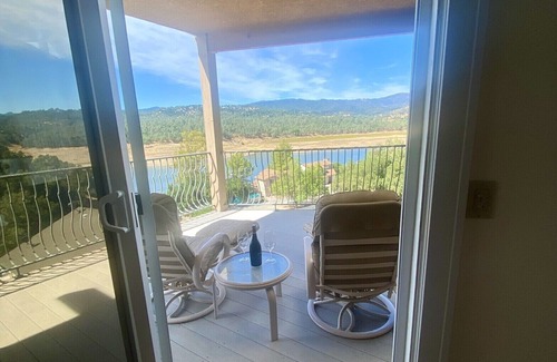Oak Shores Casa | Beautiful Spacious Lake View Home in Oak Shores