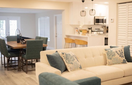 Highland Garden Casa | Beautiful, Spacious Modern Home Near Beach