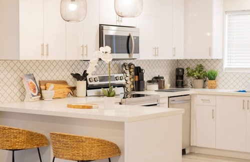 Highland Garden Casa | Beautiful, Spacious Modern Home Near Beach