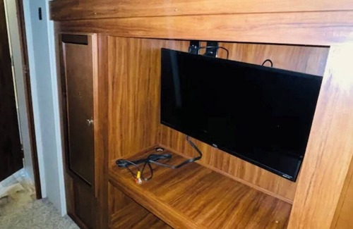 Snellville Casa | Beautiful Spacious RV Camper on local property, 5 minutes from Snellville City.