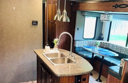 Snellville Casa | Beautiful Spacious RV Camper on local property, 5 minutes from Snellville City.