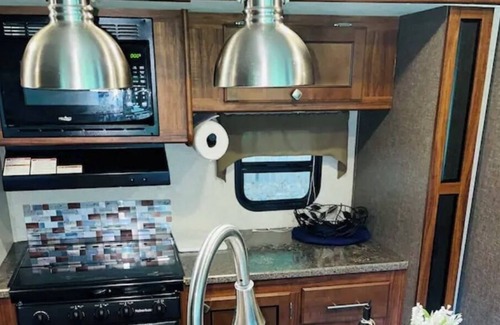 Snellville Casa | Beautiful Spacious RV Camper on local property, 5 minutes from Snellville City.
