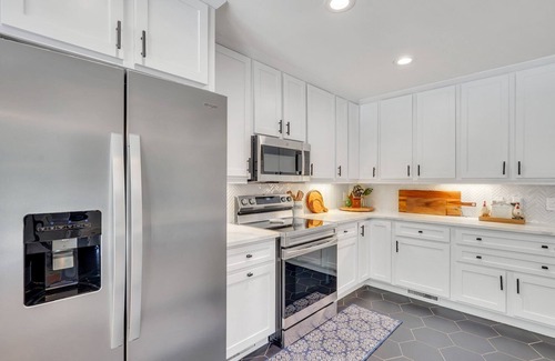 Ridgeland Casa | Beautiful Spacious Remodeled Private House w/Pool, Porches, Grille, Game Room.
