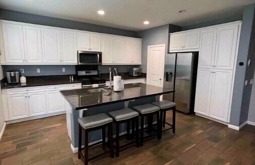Pumpkin Center Casa | Beautiful Spacious 4BR 3BA Home with King Suite