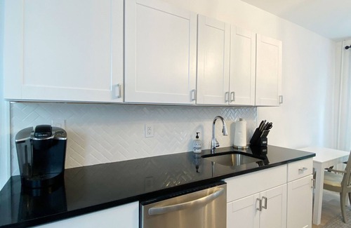 Ocean Grove Apartamento | Beautiful, Spacious, Updated Victorian - One BLK from beach!