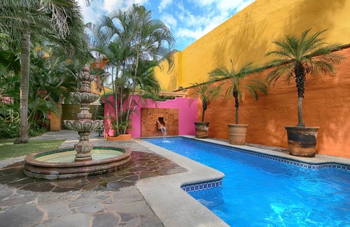 North End Casa | Hermosa, española, Hacienda con aire acondicionado con encantador patio y piscina
