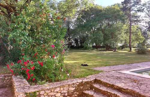 La Jarrie-Audouin Casa | Beautiful stone family home with swimming pool