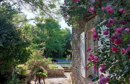 La Jarrie-Audouin Casa | Beautiful stone family home with swimming pool