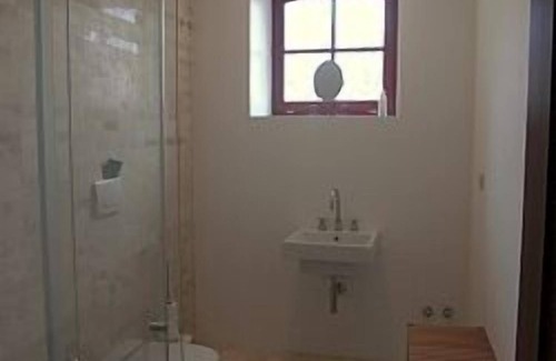 Cingoli Otro | Hermosa casa de piedra y Piscina Privada gran jardín y wifi gratuito. Capacidad para 8 personas.
