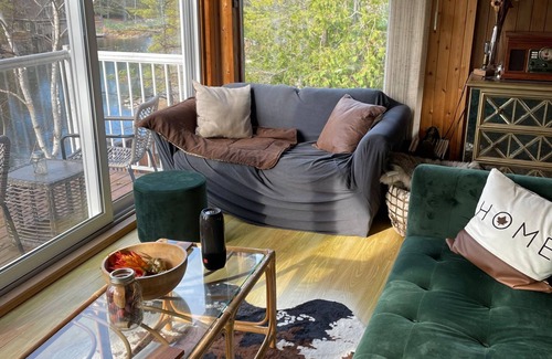 Selwyn Cabaña | Beautiful Stoney Lake Cottage