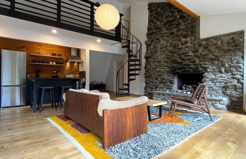 Kerhonkson Cabaña | Kerhonkson cottage in the woods with stream
