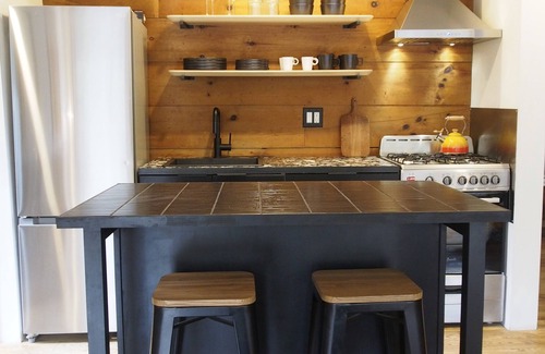 Kerhonkson Cabaña | Kerhonkson cottage in the woods with stream