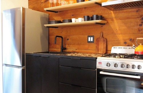 Kerhonkson Cabaña | Kerhonkson cottage in the woods with stream
