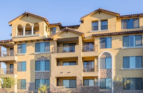 Cibola Vista Apartamento | Beautiful Studio Apt in a great resort setting with fountains, courtyards, and pool with bar