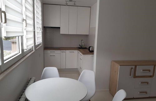Skierniewice Apartamento | Precioso estudio en el corazón de la ciudad. Equipado con amenidades básicas