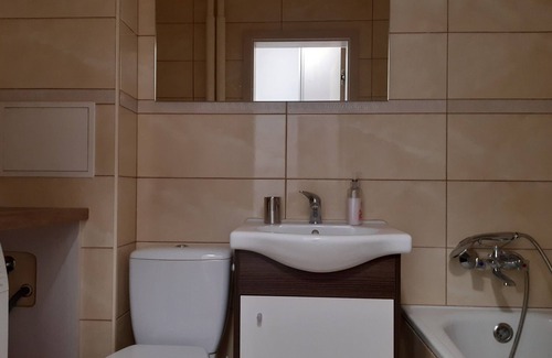Skierniewice Apartamento | Precioso estudio en el corazón de la ciudad. Equipado con amenidades básicas