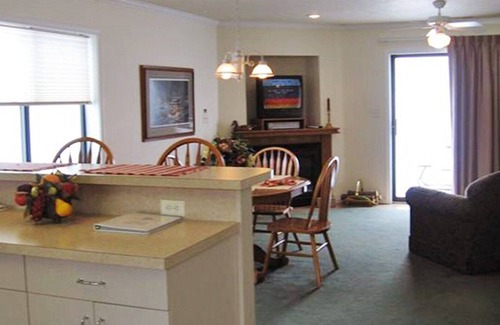 Spirit Lake Apartamento | Beautiful studio unit at resort, sleeps 4