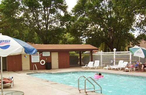 Spirit Lake Apartamento | Beautiful studio unit at resort, sleeps 2