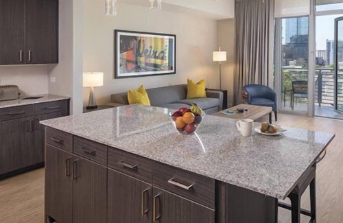 West End Apartamento | Beautiful studio unit at resort, sleeps 4