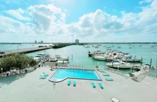 North Bay Village Apartamento | Beautiful Studio w Amazing View of Miami Skyline
