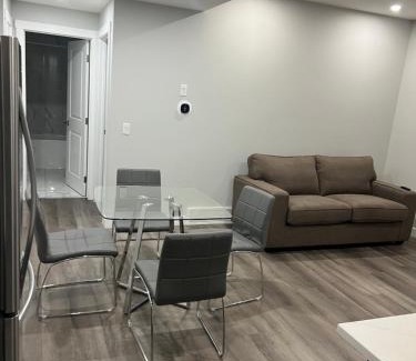 Calgary Apartamento | Beautiful suite